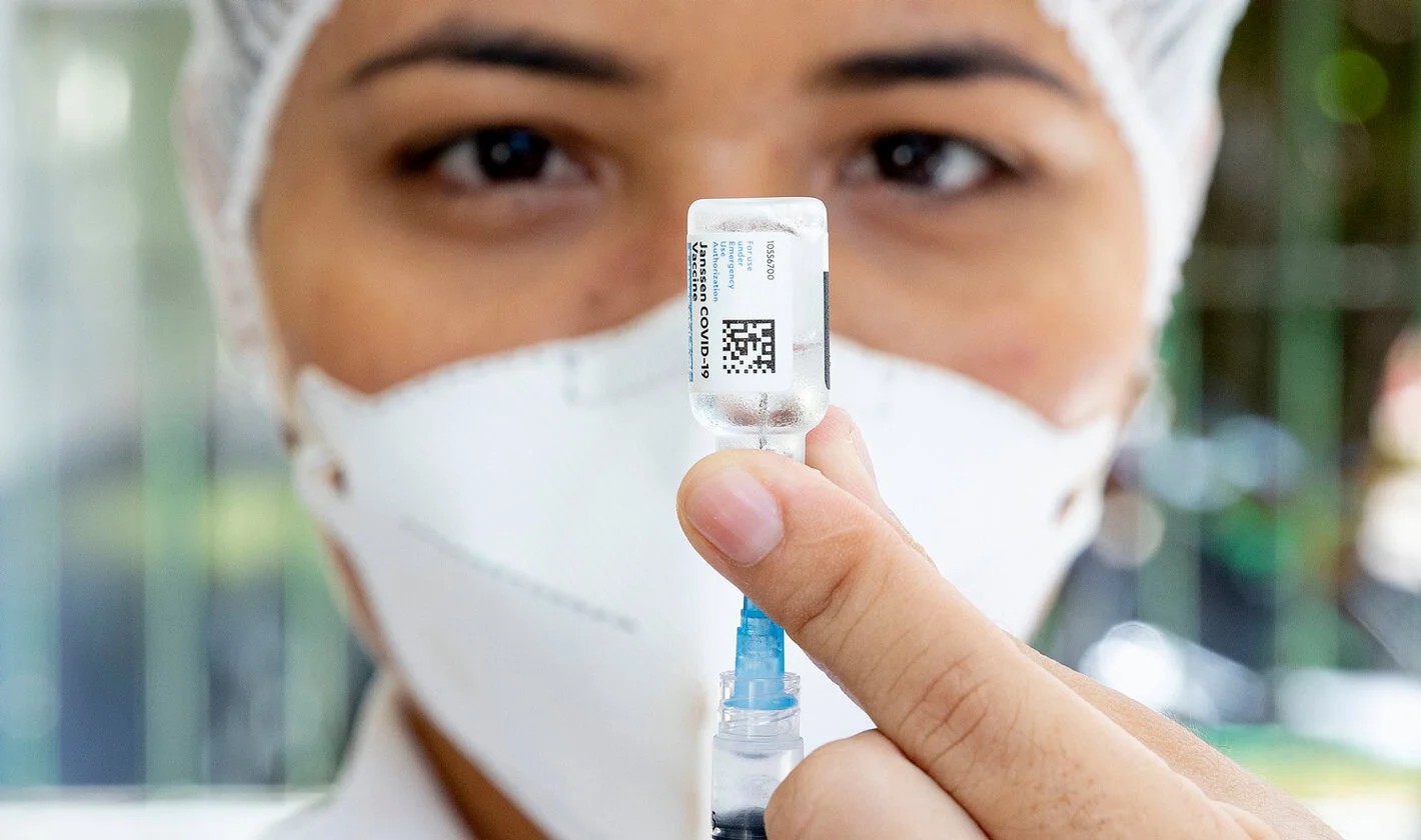 Amostras de cotonete nasal: Covid-19 casos declínio nas Américas, mas sem espaço para complacência